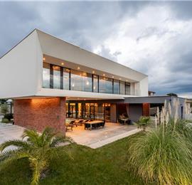 4 bedroom villa with pool near Pula, Istria, sleeps 8